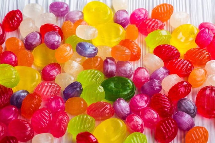 imagem de diversas balas e doces coloridos