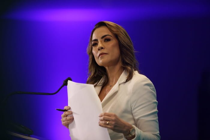 A candidata a presidência da República Soraya Thronicke durante leitura - Metrópoles