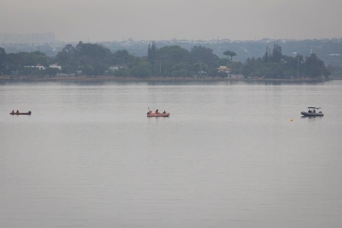 Militares fazem buscas no Lago Paranoá para encontrar corretor de imóveis de 33 anos desaparecido