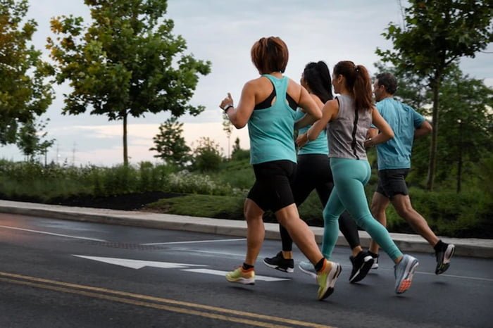 Mulheres praticando corrida e promovendo bem-estar - Metrópoles