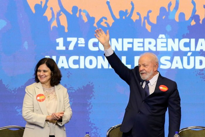 O presidente Luiz Inácio Lula da Silva, acompanhado da primeira-dama, janja Lula da Silva, da ministra da Saúde, Nísia Trindade e de outras autoridades, participa da 17ª Conferência Nacional de Saúde