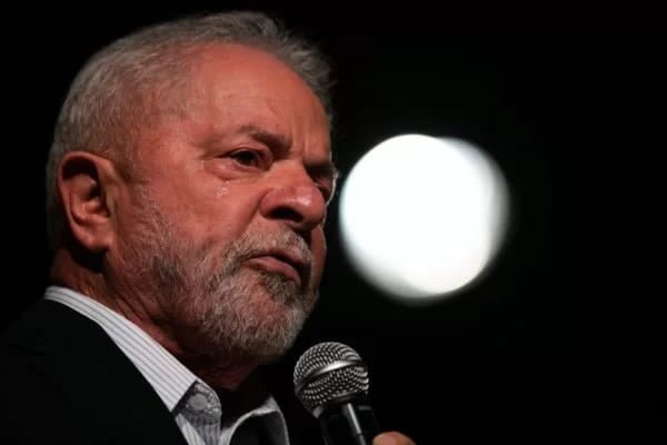 Lula define hoje se armas com calibre 9 milímetros continuarão liberadas a civis