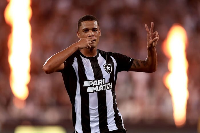 Janderson, do Botafogo, aparece comemorando gol em partida válida pela Copa do Brasil, contra o Ypiranga- Metrópoles