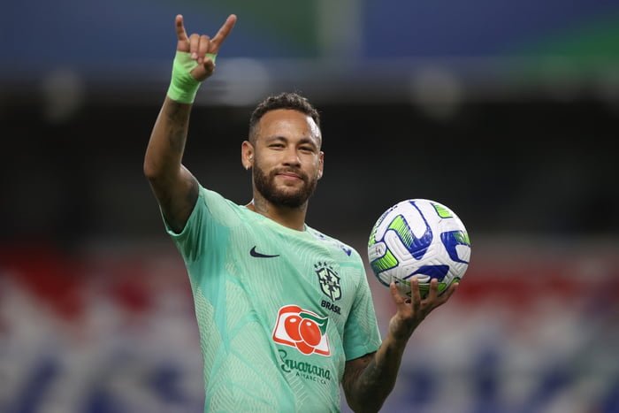 Neymar em treino da Seleção Brasileira - Metrópoles