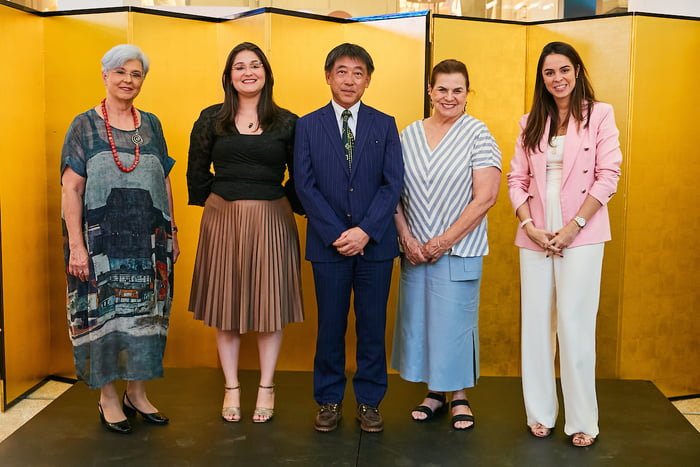 Lilia Souto, Maria Luiza, o Ministro da embaixada do Japão Shuichiti Takano e Zilá da Costa Raymundo e Carol Valença