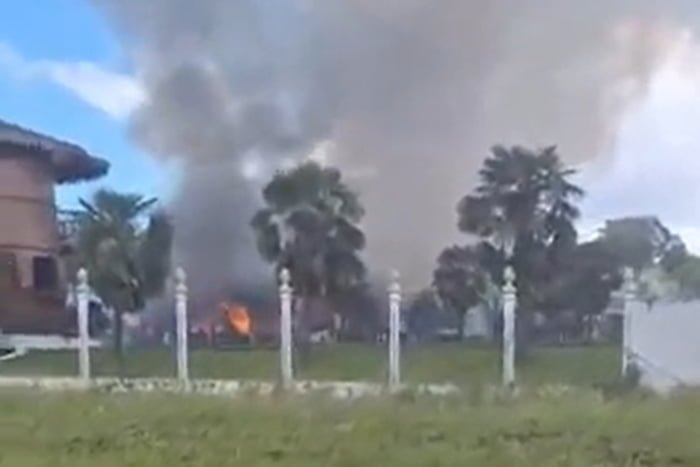 Imagem colorida mostra trecho de vídeo de incêndio em fábrica de fogos de artifício - Metrópoles