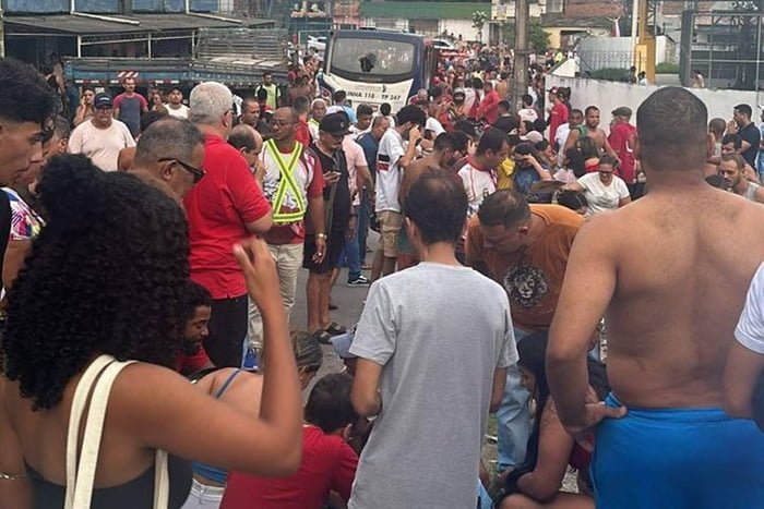 Foto colorida do local do acidente, onde atropelou pessoas que participavam de procissão em Pernambuco - Metrópoles