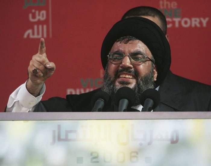 Imagem colorida mostra líder do Hezbollah durante discurso - Metrópoles