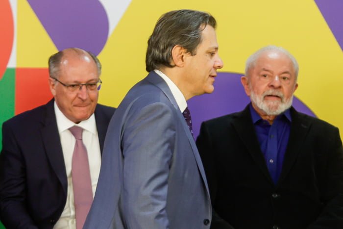 Presidente Lula, ministro Haddad e Geraldo Alckmin durante evento de governo -- Metrópoles