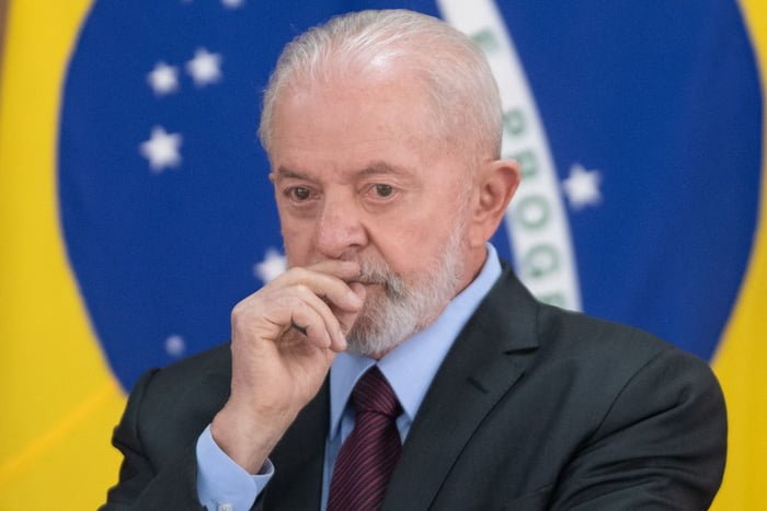 Imagem colorida de presidente Lula com expressão séria no rosto saidinhas - Metrópoles