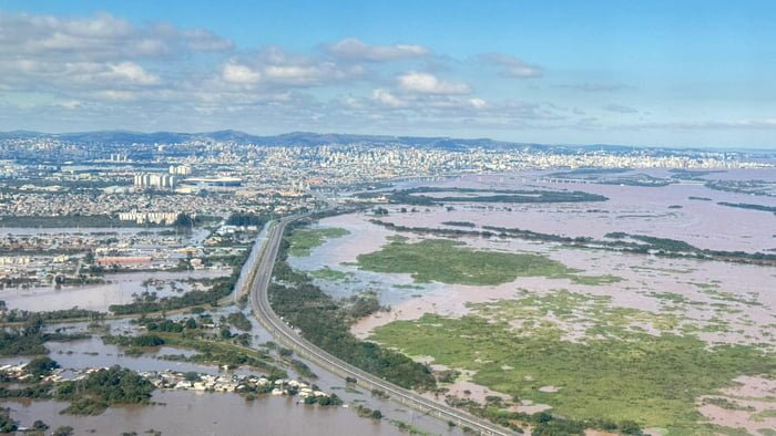 Imagem aérea de Canoas após enchentes - Metrópoles