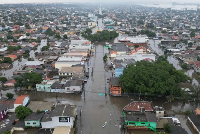 Imagem de cidade alagada no Rio Grande do Sul - Metrópoles