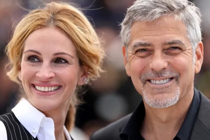 Julia Roberts e George Clooney em foto colorida sorrindo - Metrópoles