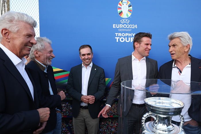 Imagme colorida de reunião de arbitros da Eurocopa - Metrópoles