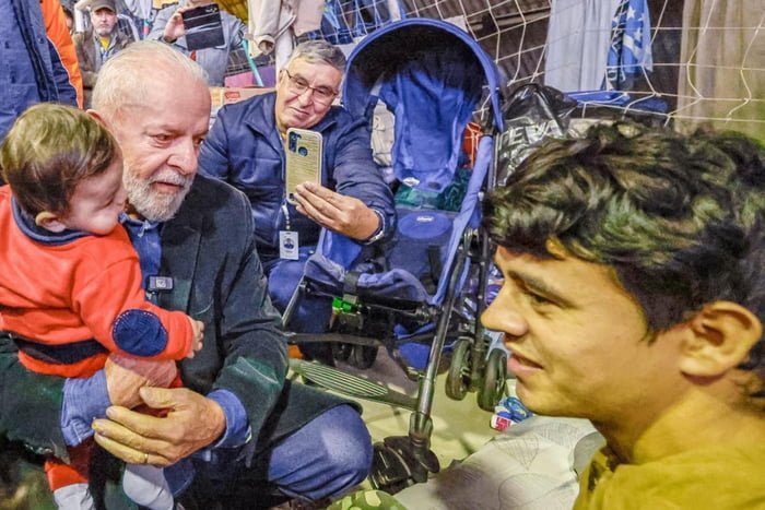 Lula visita abrigo em São Leopoldo (RS) - Metrópoles