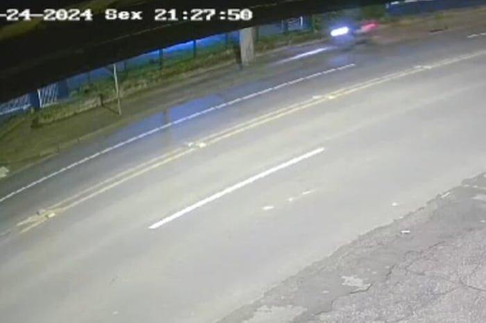 Câmera de segurança registra acidente de moto em Blumenau