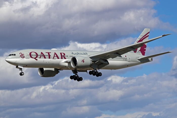 Imagem colorida mostra Avião da companhia Qatar Airways Senado - Metrópoles