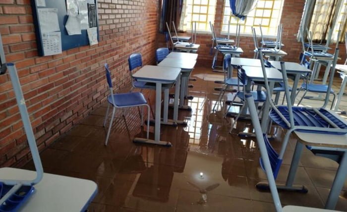 Escola inundada