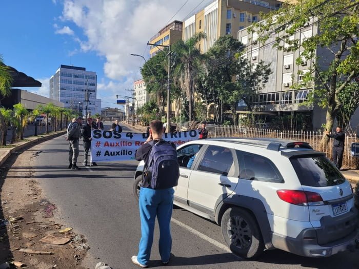 moradores protestam em porto alegre 2 lara ely