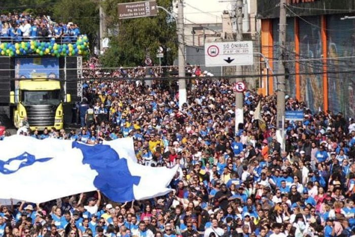 Multidão de fiéis na Marcha para Jesus em São Paulo