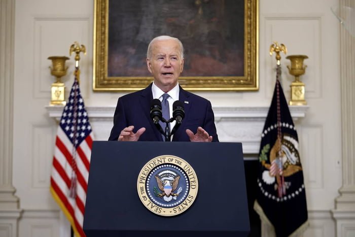 Imagem colorida mostra Joe Biden realizando discurso na Casa Branca - Metrópoles
