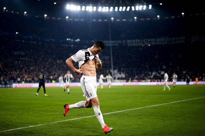 Cristiano Ronaldo comemorando gol contra o Manchester United - Metrópoles