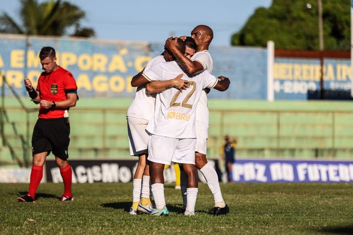 Brasiliense x Iporá, Série D, time do Brasiliense comemora gol durante jogo - metrópoles