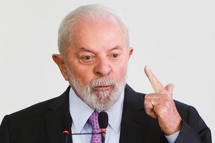 Presidente da Repúplica Luiz Inácio Lula da Silva fala ao microfone durante evento de governo - Metrópoles