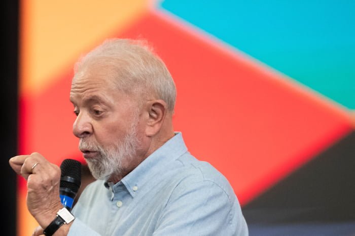 Presidente da Repúplica Luiz Inácio Lula da Silva fala ao microfone durante evento de governo - Metrópoles