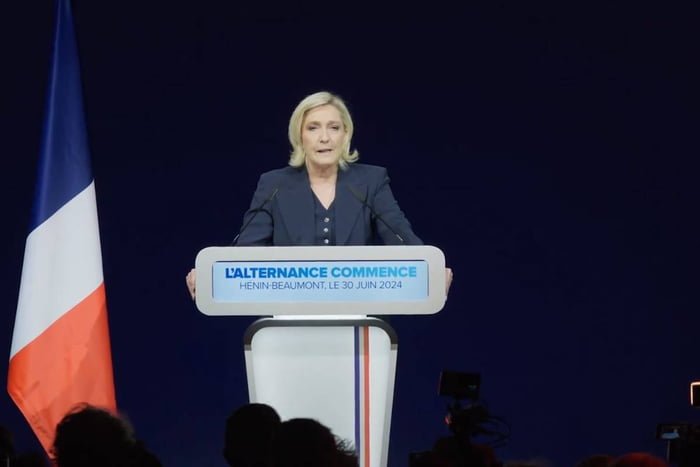 Imagem colorida de Marine Le Pen