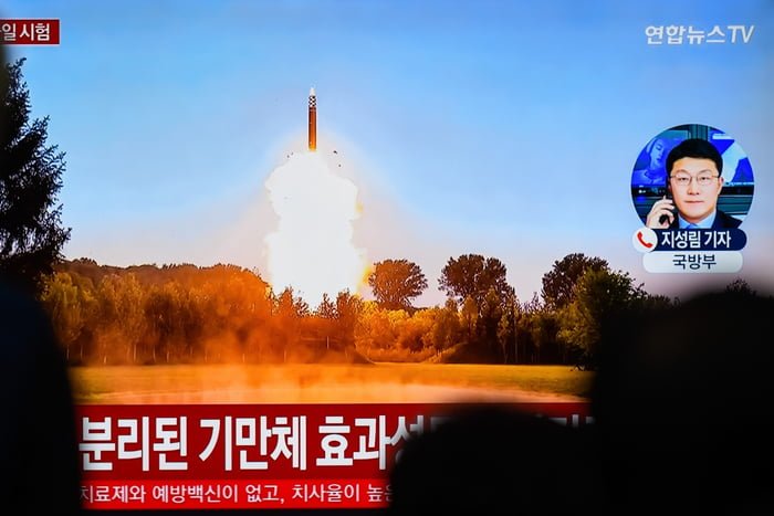 Coreia do Norte diz ter lançado míssil com capacidade de transportar ogiva supergrande