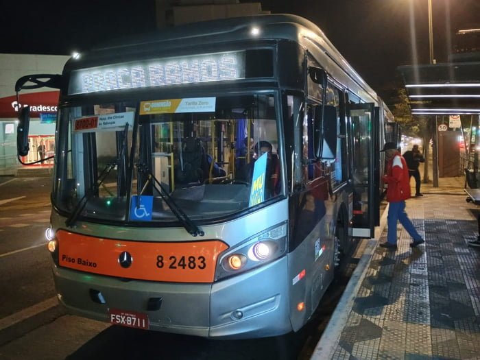 Imagem mostra ônibus em São Paulo - Metrópoles